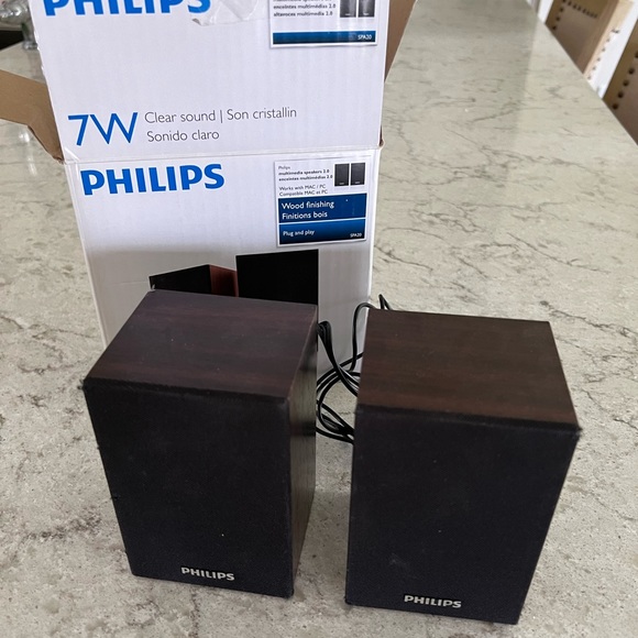 Philips Wood Finish 7W Clear Sound Multimedia Speakers - Picture 2 of 4